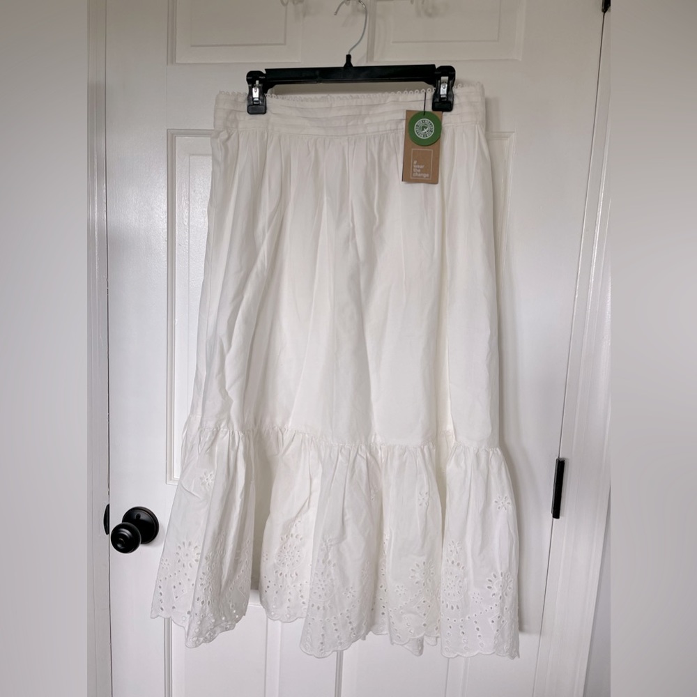 NWT High Waisted White Skirt with Lace Detail